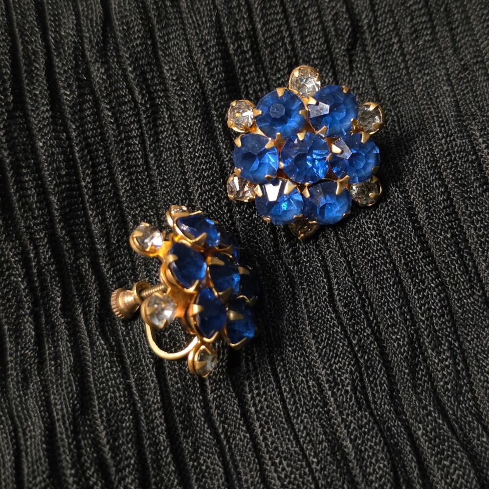 Vintage 1950s Blue Rhinestone Cluster Screw Back Clip Earrings Non Pierced